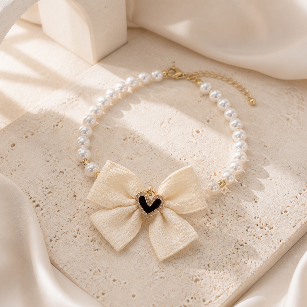 The Élodie Pearl Bow Collar